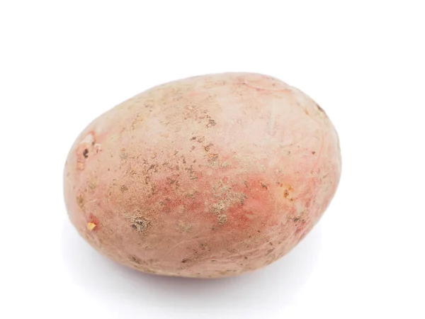 Ongeschilde aardappelen op een witte achtergrond — Stockfoto