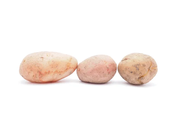 Неочищенный картофель на белом фоне — стоковое фото