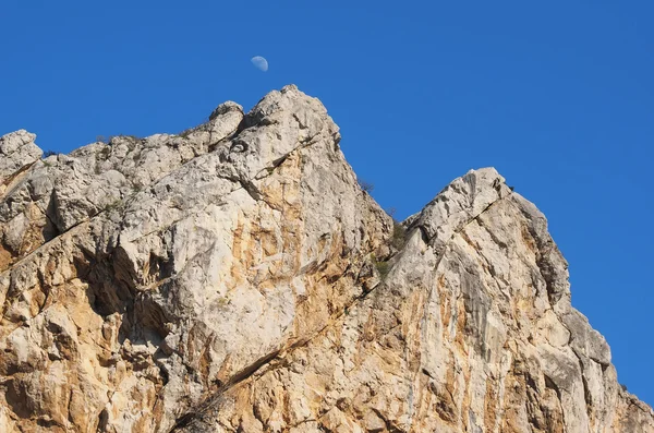 Luna in montagna — Foto Stock