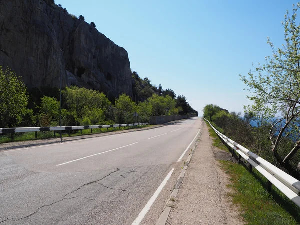 Route asphaltée dans les montagnes. Crimée — Photo