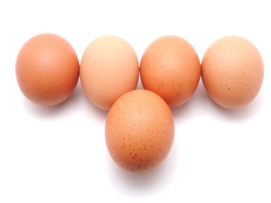 Beyaz arkaplanda yumurta