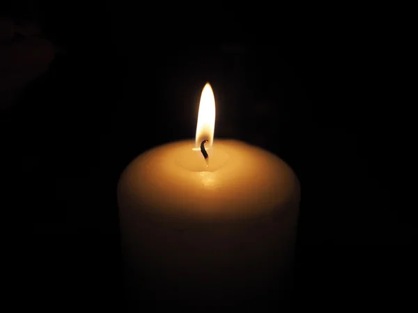 Velas em um fundo preto — Fotografia de Stock