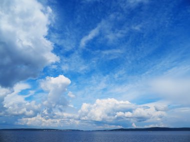 Göl üzerinde bulut