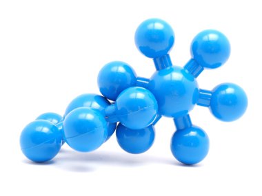 Beyaz bir arka plan üzerinde plastik kar tanesi