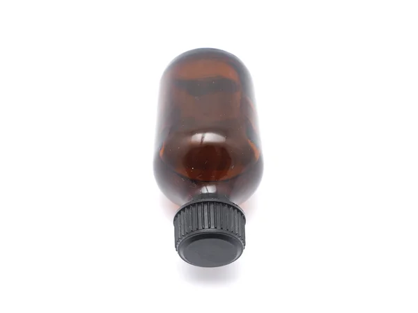 Botella de medicina de vidrio marrón aislado sobre fondo blanco — Foto de Stock