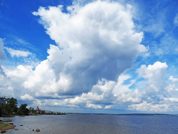 Cloud over the lake — Stock Photo, Image