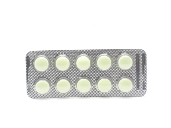 Verpakken van tabletten op een witte achtergrond — Stockfoto