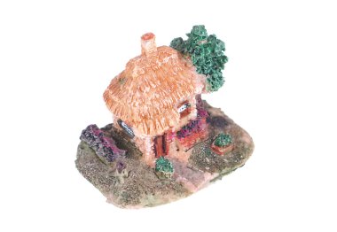  beyaz zemin üzerine seramik oyuncak ev