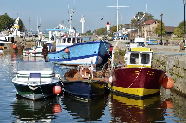 Fischerboote im Hafen von Honfleur in Frankreich — Stockfoto