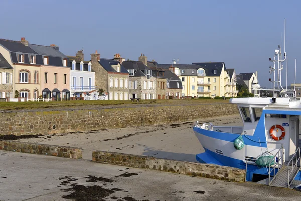 Pláž z Saint-Vaast-la-Hougue ve Francii — Stock fotografie