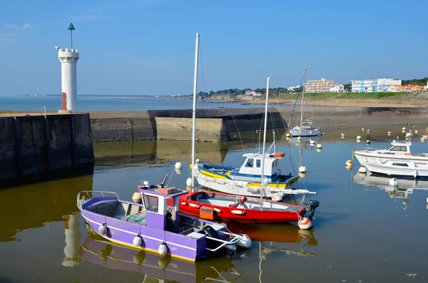 Puerto de Saint-Michel-Chef-Chef en Francia — Foto de Stock