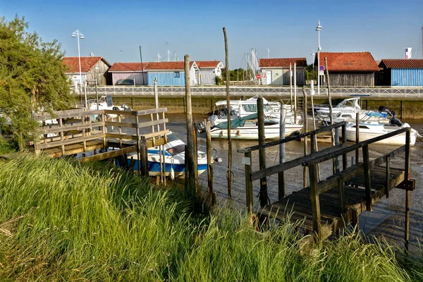 奥登格州的牡蛎养殖港 Oyster Farming Port Audenge 位于法国西南部吉隆德省Arcachon Bay的东北海岸 — 图库照片