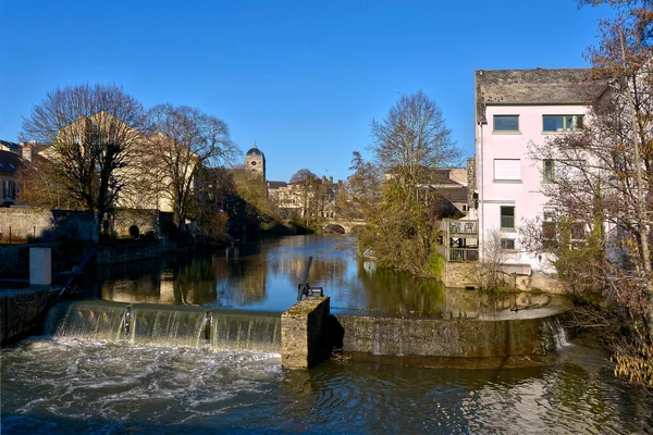 Kleine Waterval Gebouwen Aan Oever Van Sarthe Bij Alenon Basse — Stockfoto