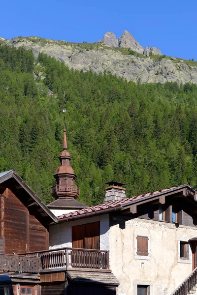 Деревня Аржентьер Колокольней Церкви Святого Пьера Argentiere Picturesque Skiing Alpine — стоковое фото
