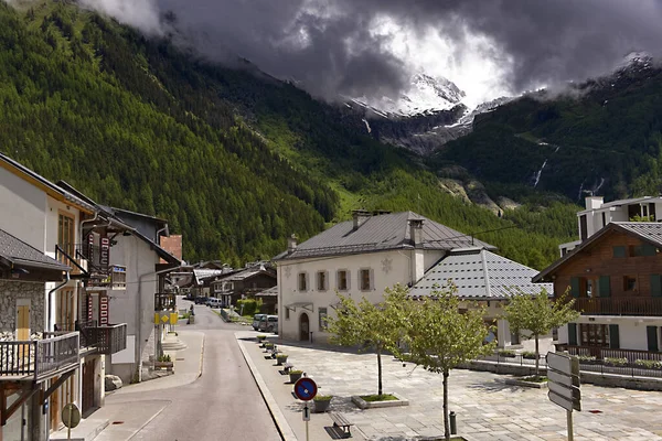 Villaggio Argentiere Con Grandi Nuvole Minacciose Montagna Argentire Pittoresco Villaggio — Foto Stock