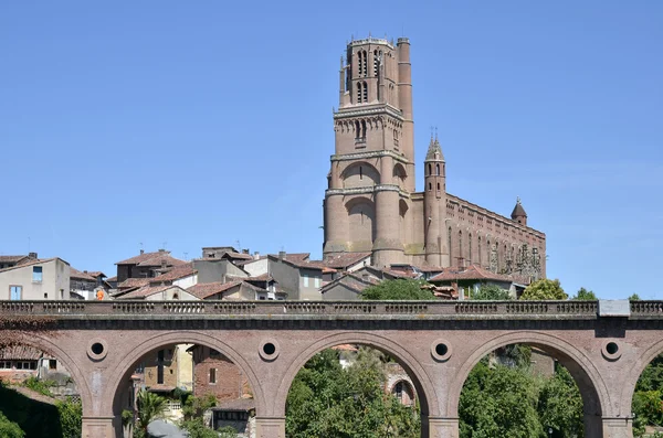 Brücke und Kathedrale von Albi in Frankreich — Stockfoto