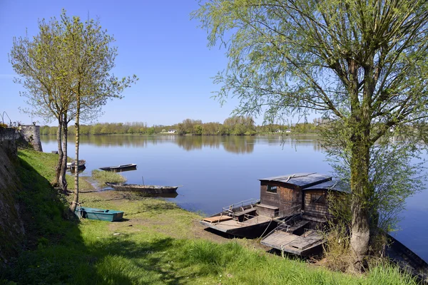 The banks of the Vienne river — Stock Photo, Image