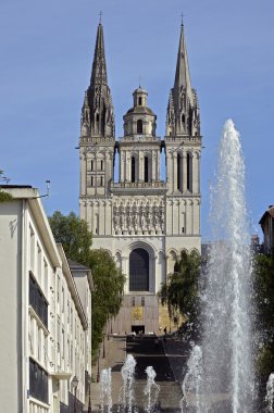 Cephe katedral Saint Maurice adlı Angers Fransa