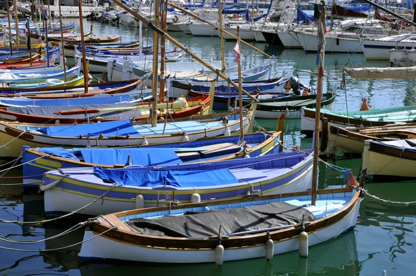 Kleine boten in de haven van Nice — Stockfoto