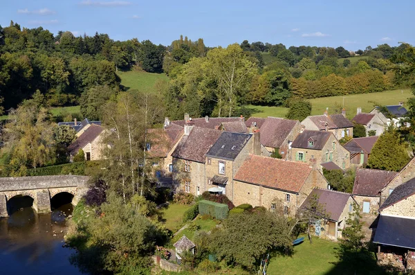 Vesnice z Saint-Ceneri-le-Gerei ve Francii — Stock fotografie