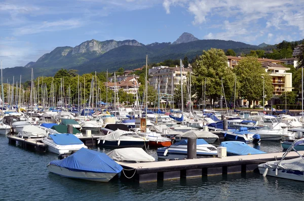 Hafen von evian-les-bains in Frankreich — Stockfoto