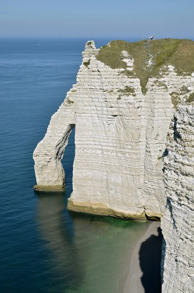 Híres sziklák Etretat, Franciaország — Stock Fotó