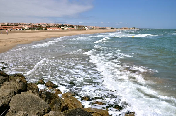 Strand van saint-pierre-de-la-mer in Frankrijk — Stockfoto