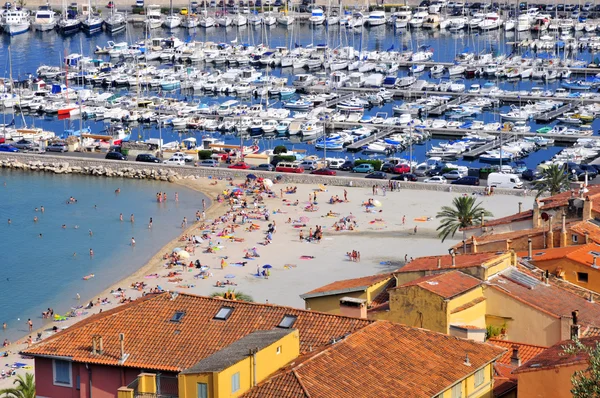 Porto e spiaggia di Mentone in Francia — Foto Stock