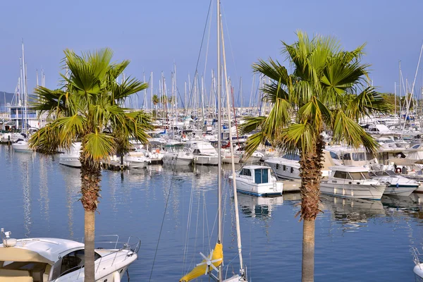 Bağlantı noktası bir Cavalaire-sur-Mer Fransa — Stok fotoğraf