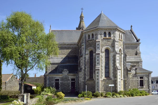 Церква з Saint-Michel шеф шеф у Франції — стокове фото