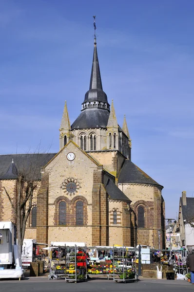 Церковь Френе на Сарте во Франции — стоковое фото