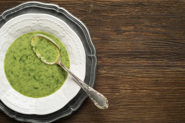 Свіжий зелений овочевий суп . — стокове фото