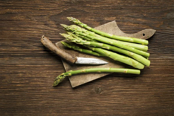 Ein Bund frischer Spargel. — Stockfoto