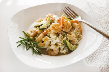 Risotto karides ve krema ile.