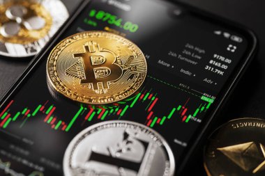 Bitcoin kripto para birimi akıllı telefon ticareti yakın plan