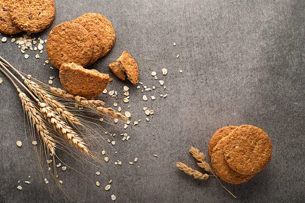 Biscuiți Cereale Ovăz Casă Fundalul Mesei Gri Conceptul Gustări Alimentare — Fotografie, imagine de stoc