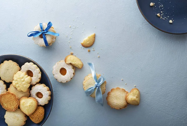すべての形状とサイズのおいしい自家製の砂糖クッキー お祝いと料理のコンセプト ストック画像