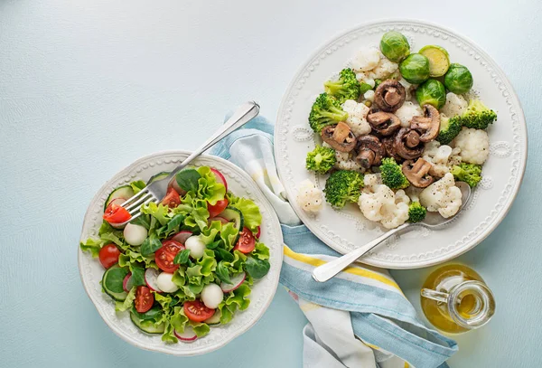 Comidas Saludables Para Ensaladas Con Verduras Cocidas Ensalada Lechuga Fresca — Foto de Stock