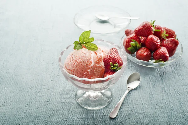 Glace aux fraises — Photo