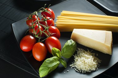 pasta malzemeler ile