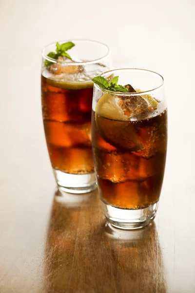 Soda lub cola z cytryną — Zdjęcie stockowe