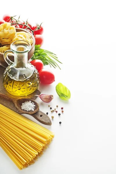 Pasta met ingrediënten — Stockfoto