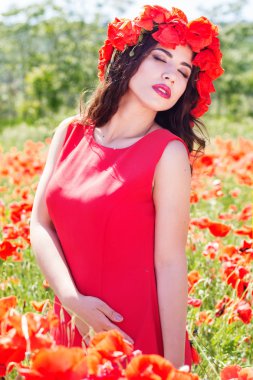 Haşhaş çiçek çelenk ile Güzellik kadın