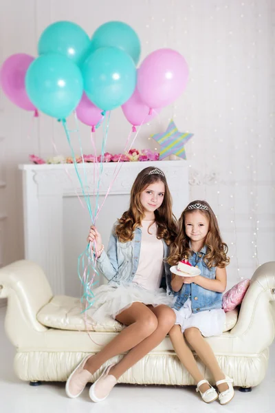 Two girls are celebrating birthday — Stock Photo, Image