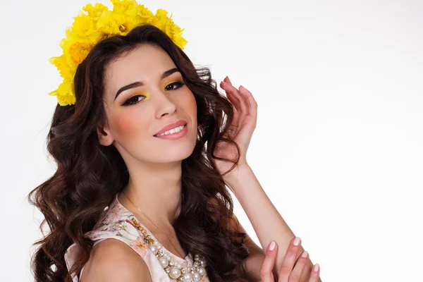 Girl with daffodil flowers on head — Stock Photo, Image