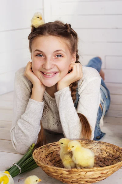 Happy teenager girl with chick on her head — Stock Photo, Image