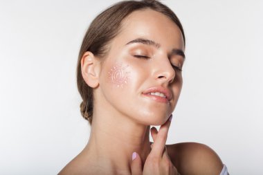 profesyonel makyaj ile kadın portresi