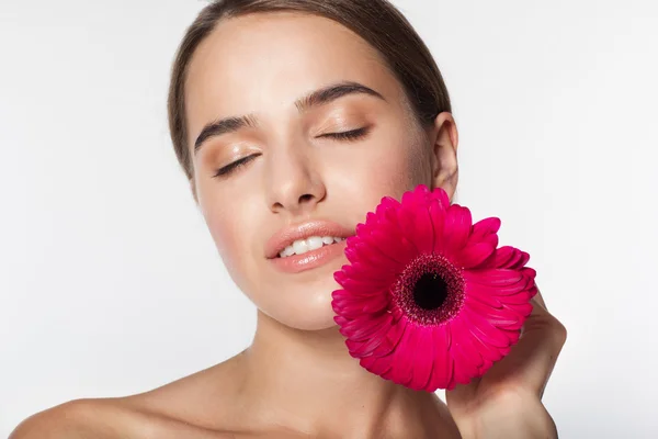 Mooi meisje met perfecte glanzende huid — Stockfoto