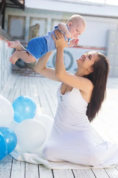 Mother and little baby boy with balloons outdoors — Stock Photo, Image