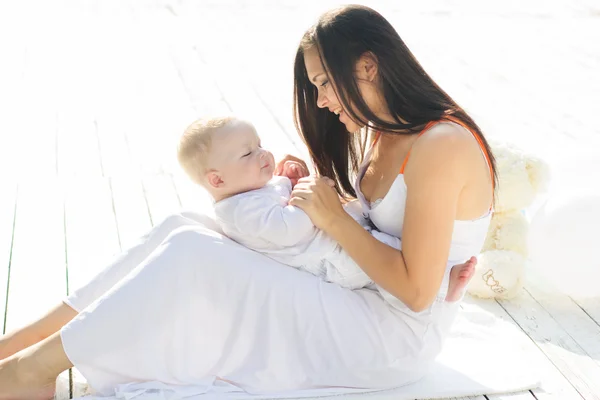 Mom and little child boy are wearing white clothes — Stock Photo, Image